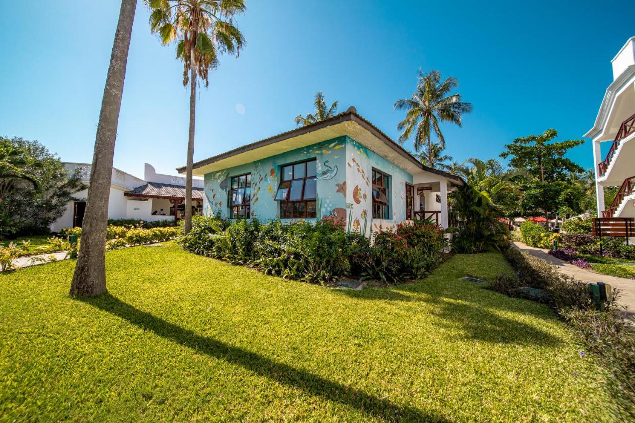 Prideinn Paradise Beach Resort & Spa Mombasa Exteriér fotografie The Blue House
