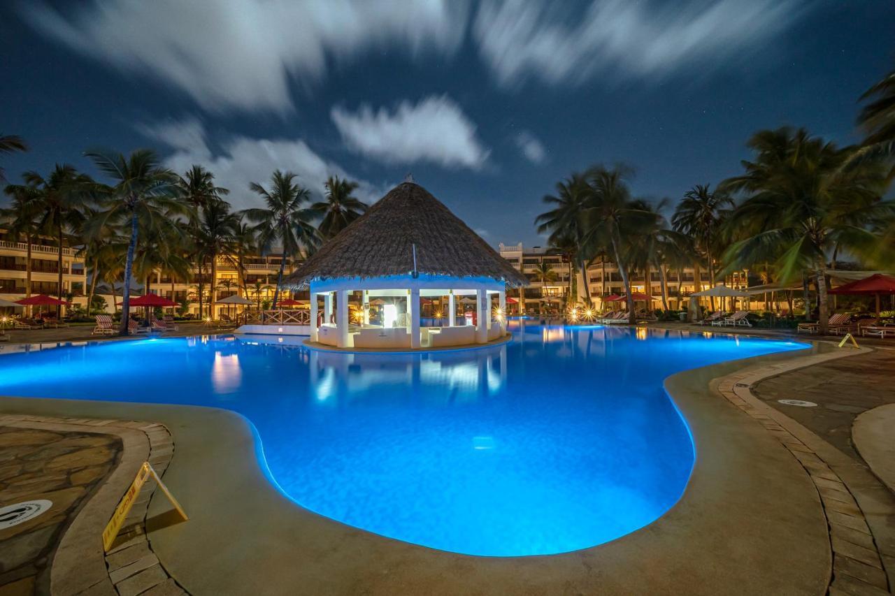 Prideinn Paradise Beach Resort & Spa Mombasa Exteriér fotografie The pool at the Hard Rock Hotel in Cancun