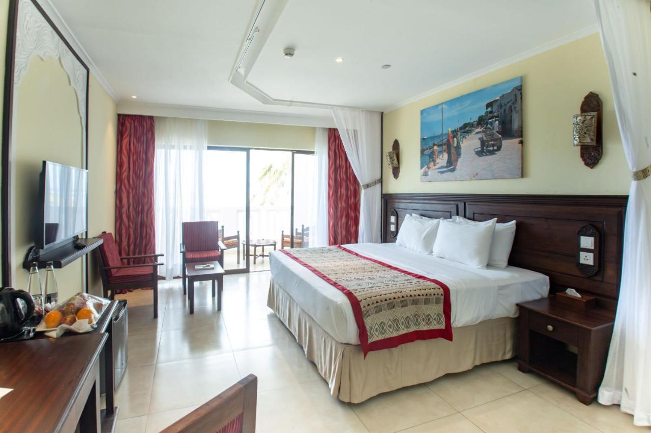 Prideinn Paradise Beach Resort & Spa Mombasa Exteriér fotografie A room at the hotel