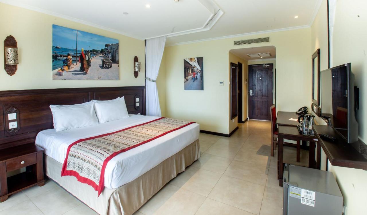 Prideinn Paradise Beach Resort & Spa Mombasa Exteriér fotografie A room at the hotel