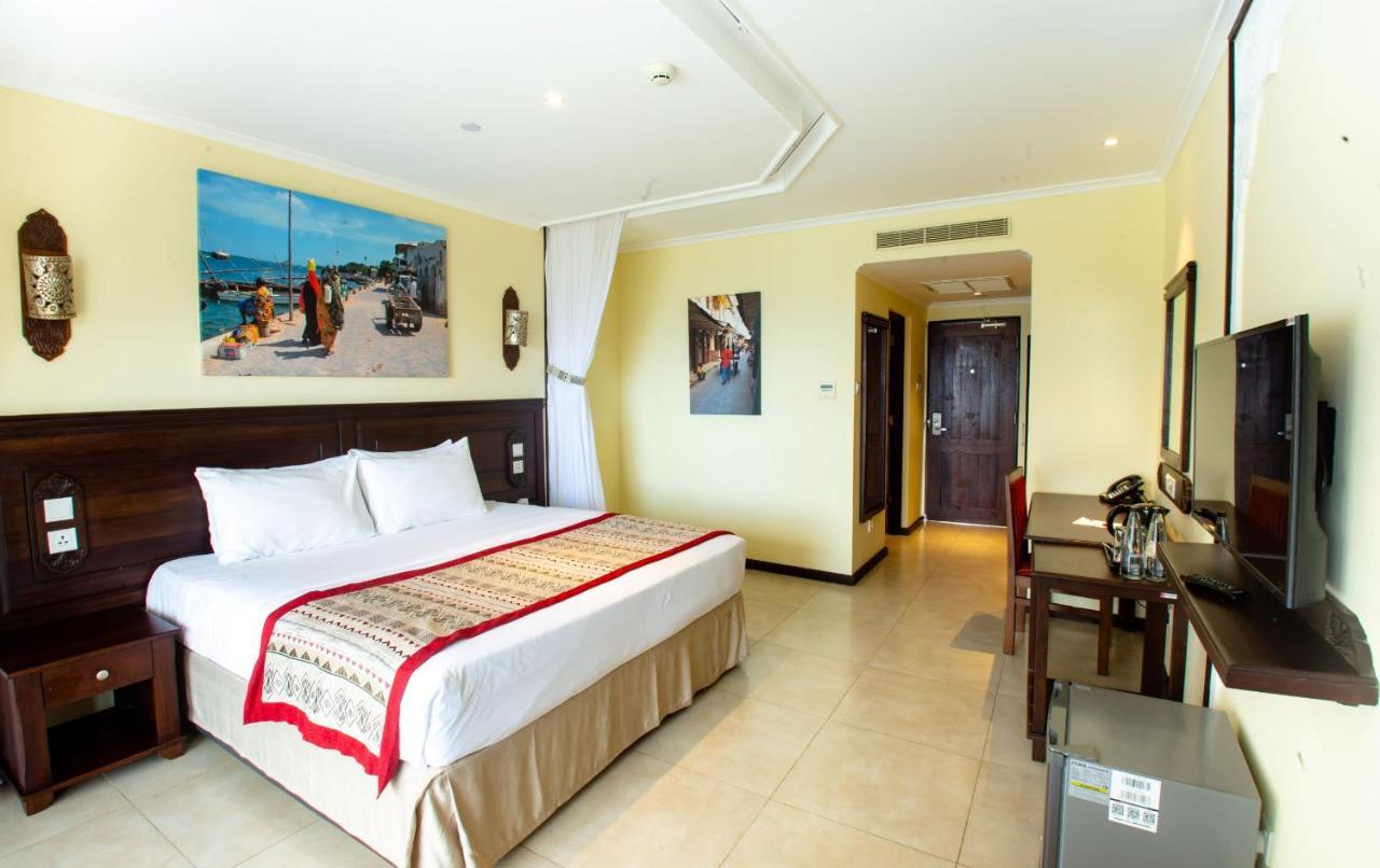 Prideinn Paradise Beach Resort & Spa Mombasa Exteriér fotografie A room at the hotel