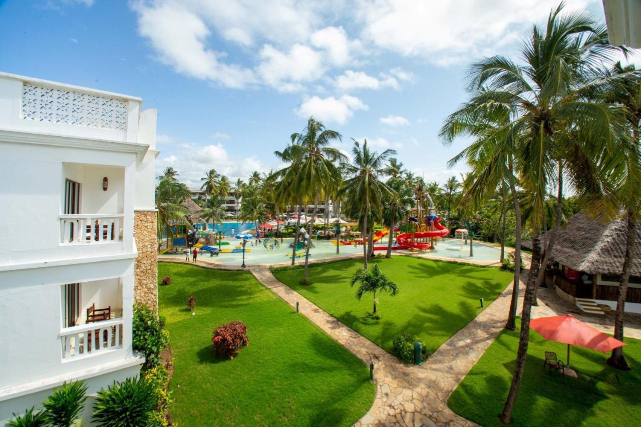 Prideinn Paradise Beach Resort & Spa Mombasa Exteriér fotografie The resort's grounds