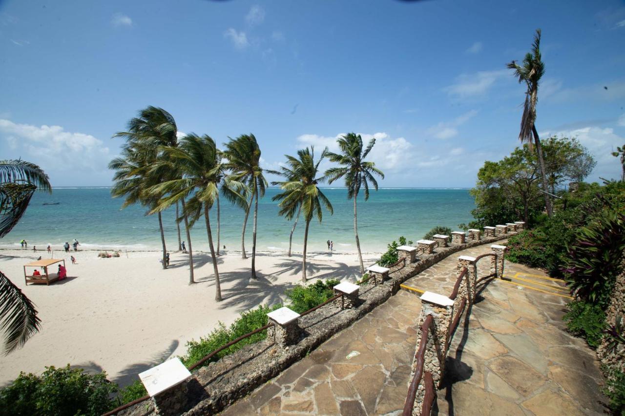 Prideinn Paradise Beach Resort & Spa Mombasa Exteriér fotografie View of the beach from the Fort