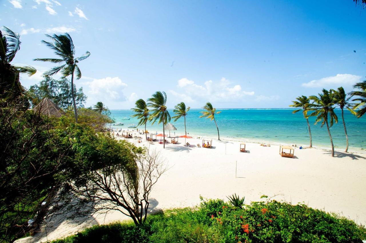 Prideinn Paradise Beach Resort & Spa Mombasa Exteriér fotografie Beach at the resort