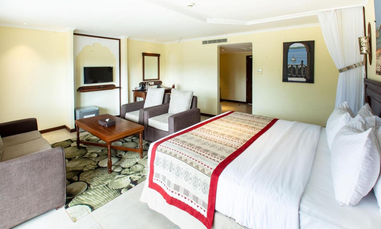 Prideinn Paradise Beach Resort & Spa Mombasa Exteriér fotografie A room at the Taj Bengal