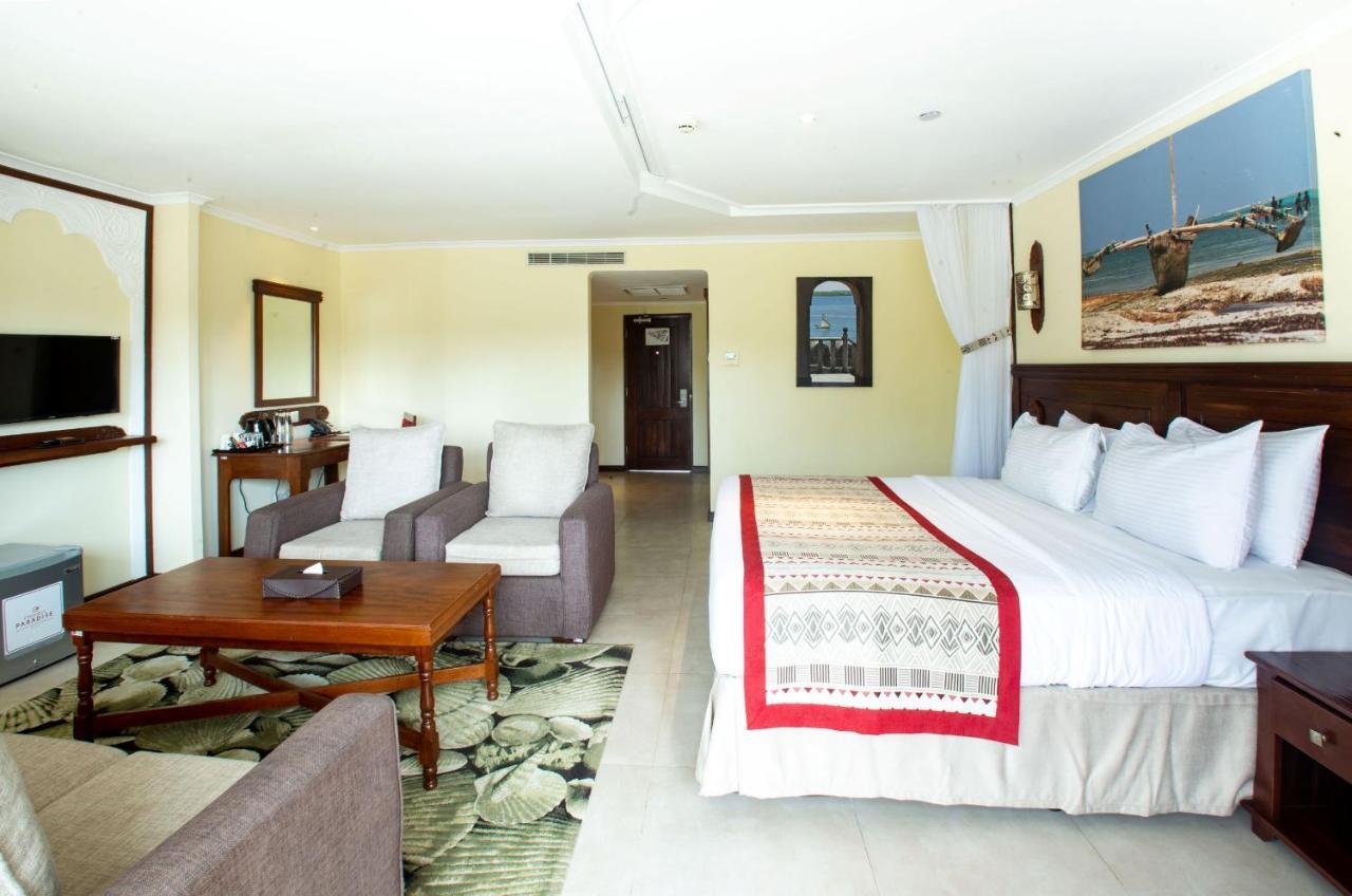 Prideinn Paradise Beach Resort & Spa Mombasa Exteriér fotografie A room at the hotel
