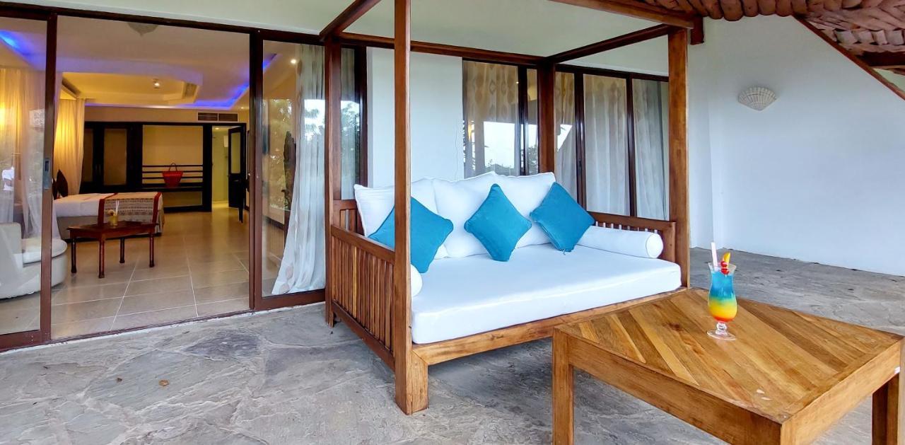 Prideinn Paradise Beach Resort & Spa Mombasa Exteriér fotografie A room at the hotel